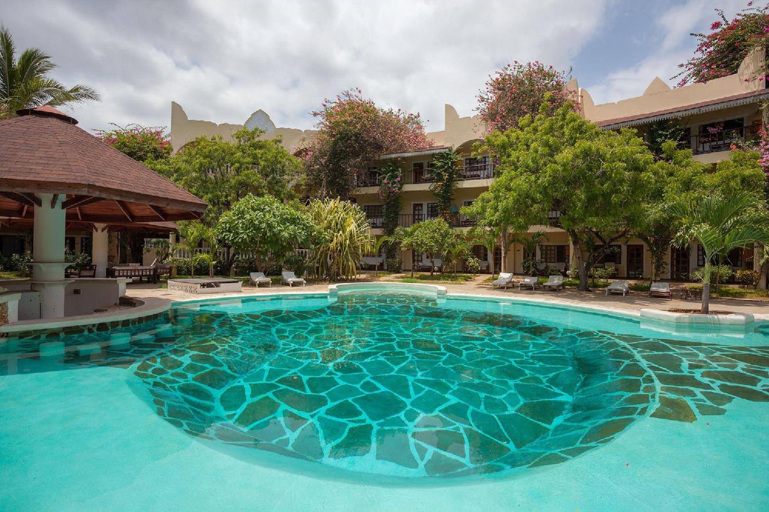 Aquarius Beach Resort 10