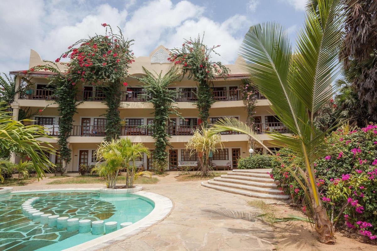 Aquarius Beach Resort 12