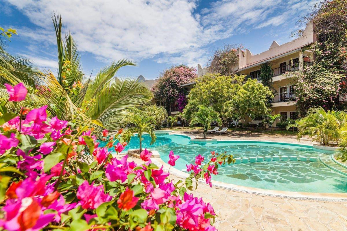 Aquarius Beach Resort 13