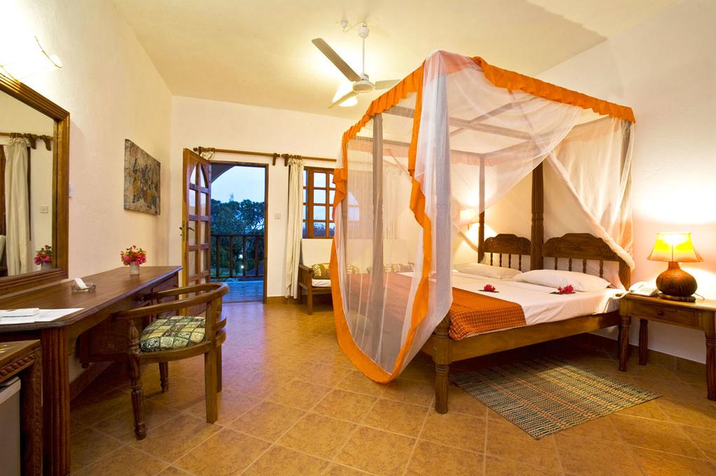 Aquarius Beach Resort 24