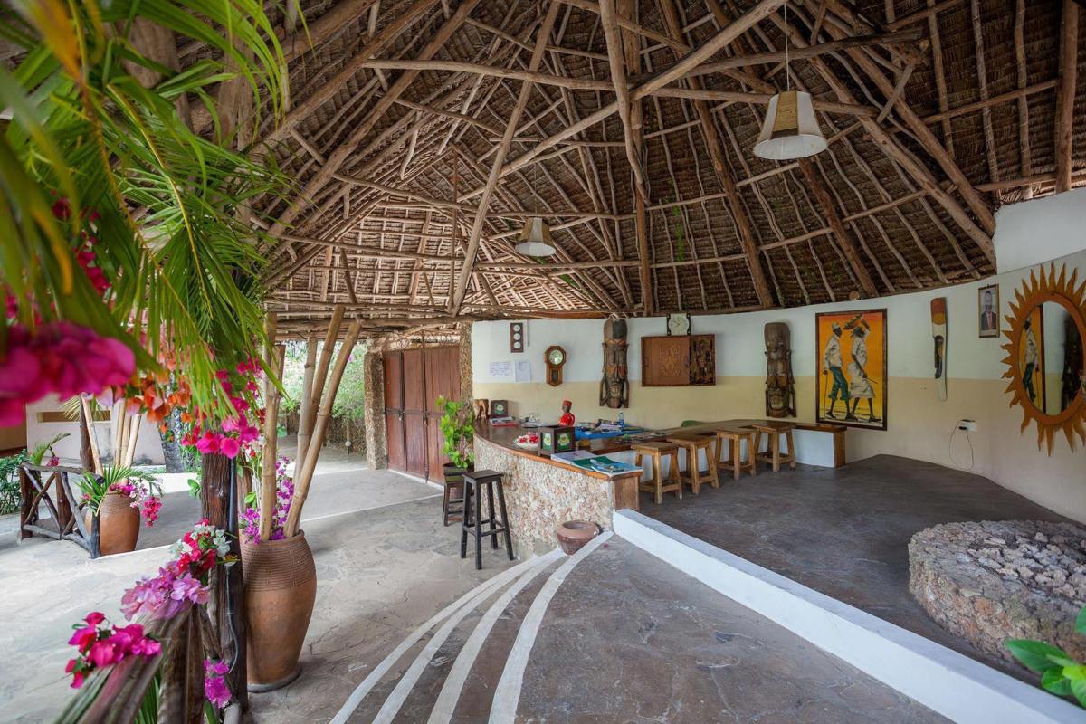 Aquarius Beach Resort 8