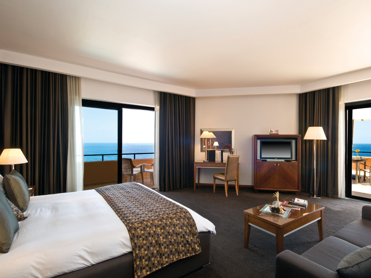 Radisson blu resort. Отель Рэдиссон Мальта. Мальта Рэдиссон Блю Резорт.. Radisson Resort & Suites