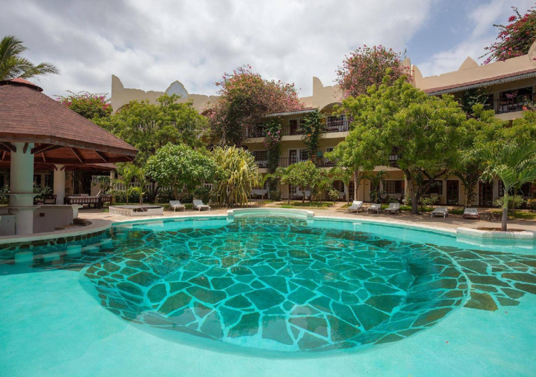 Aquarius Beach Resort 10