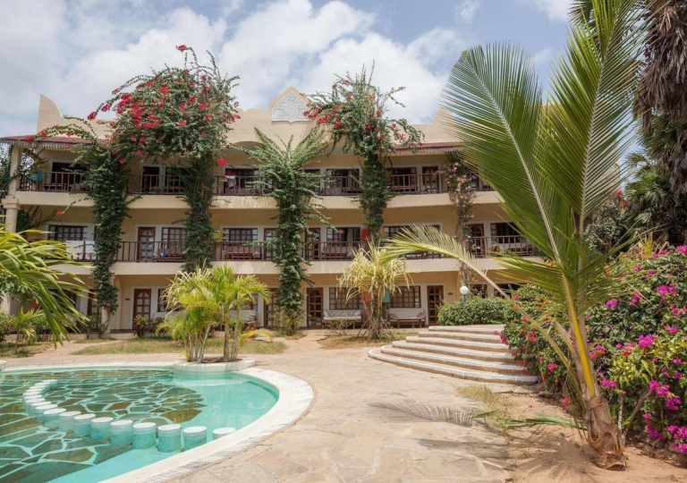 Aquarius Beach Resort 12