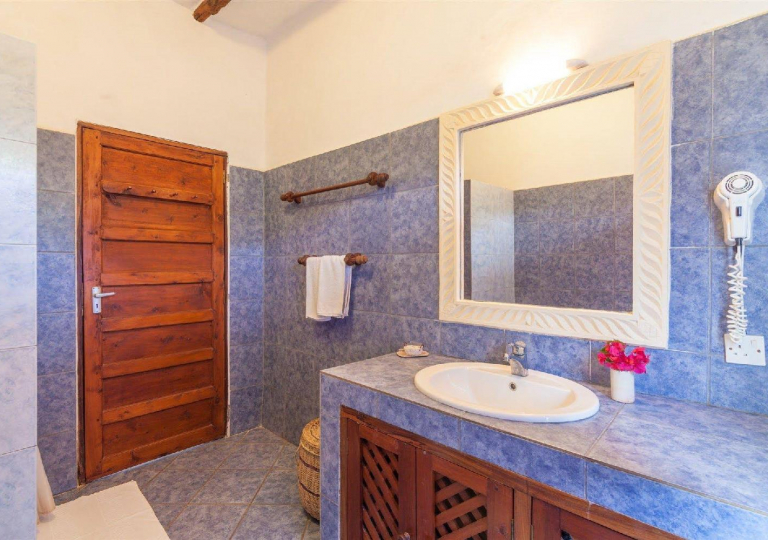 Aquarius Beach Resort 19