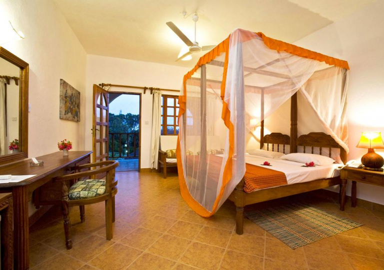 Aquarius Beach Resort 24